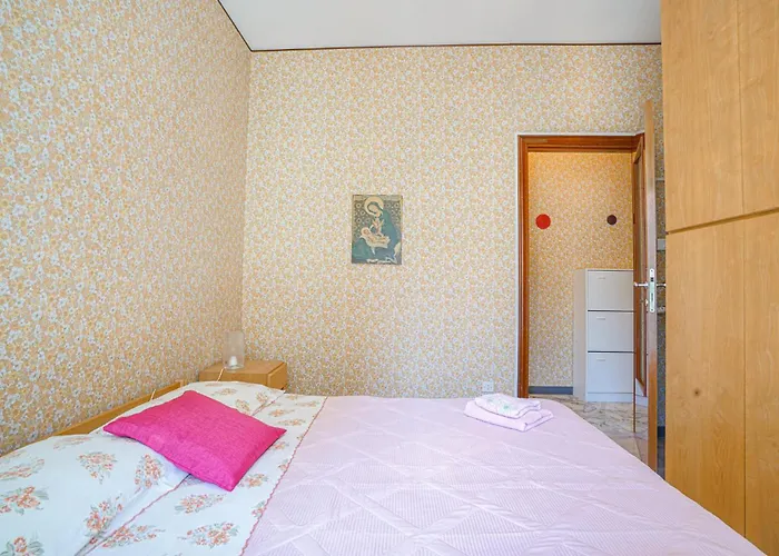 2 Bedroom Beautiful In דירה קאבי די לבאניה