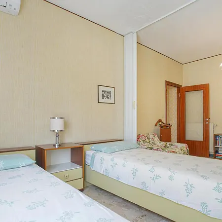 2 Bedroom Beautiful In *