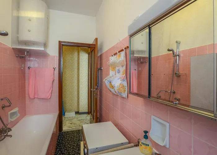 2 Bedroom Beautiful In Cavi di Lavagna